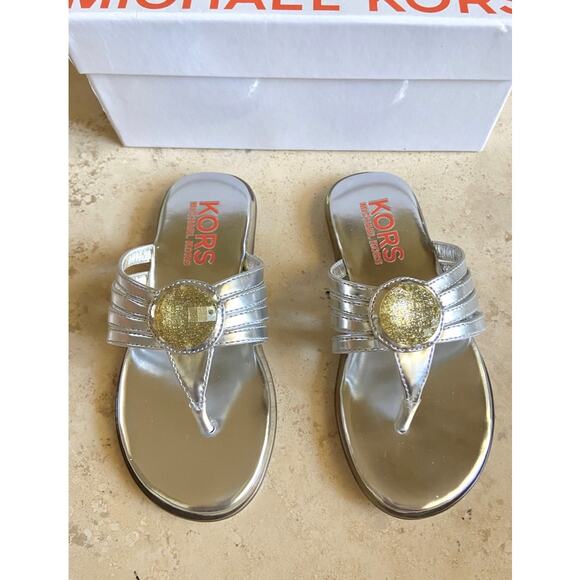 Michael Kors New in Box toddler girls silver thong sandals, 9 - Picture 1 of 3